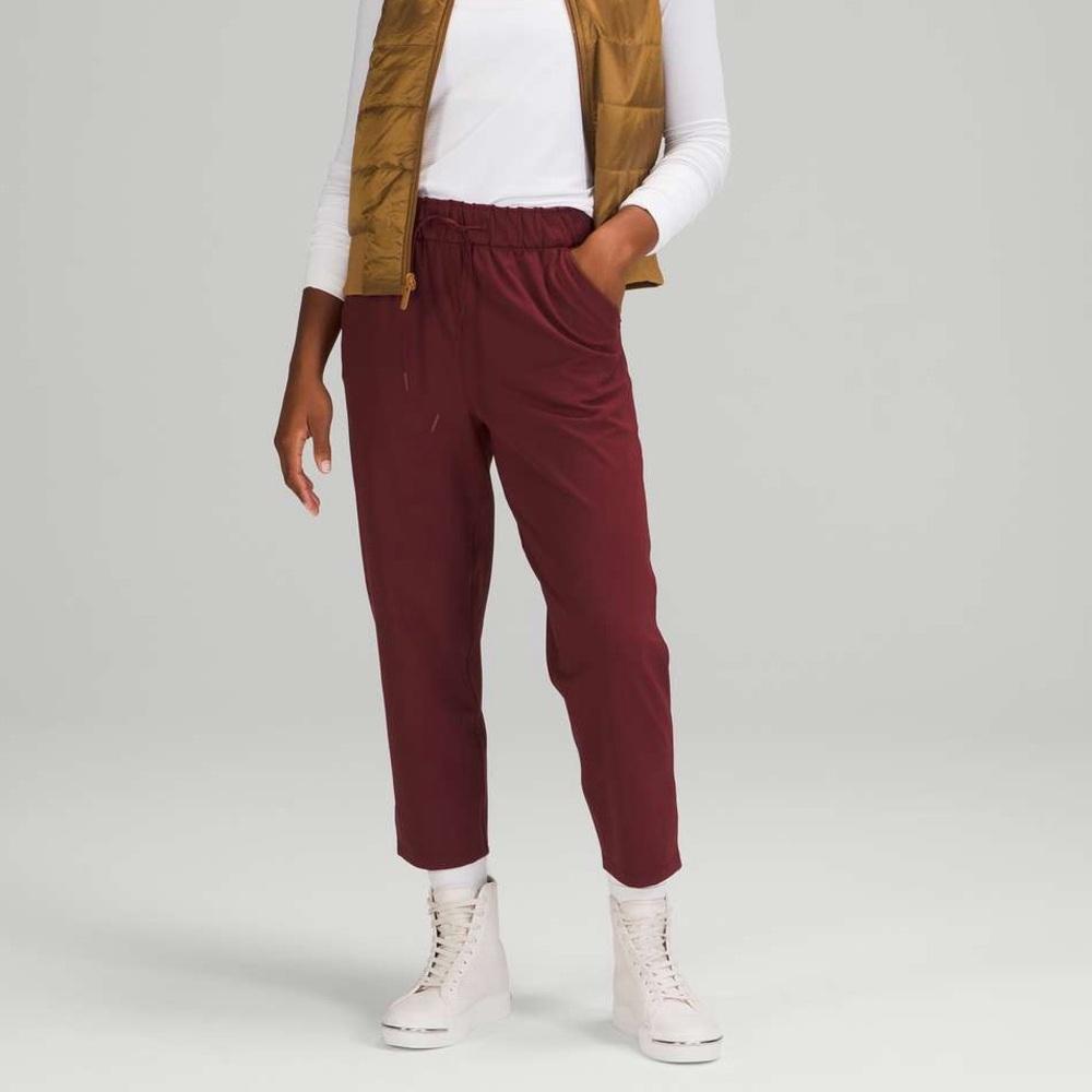 Lululemon Stretch High Rise Crop 23" in Red Merlot Size 8